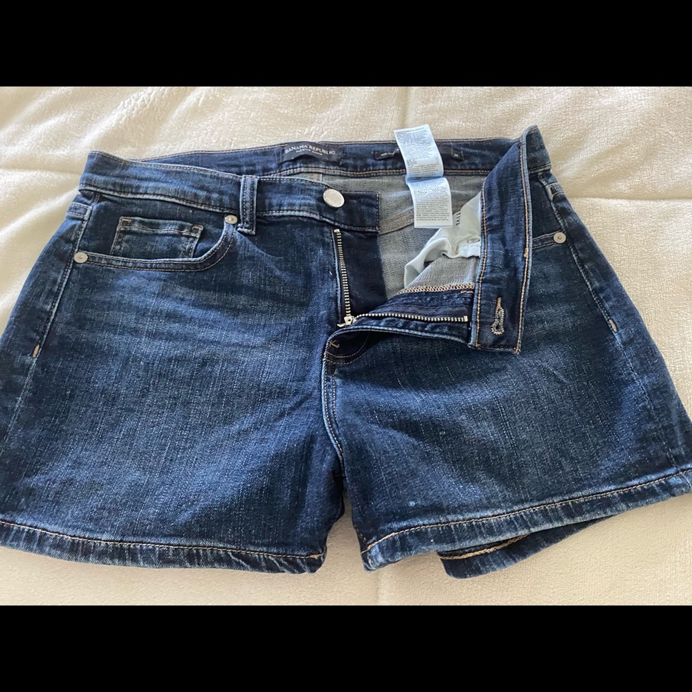 Women’s Banana Republic jean shorts